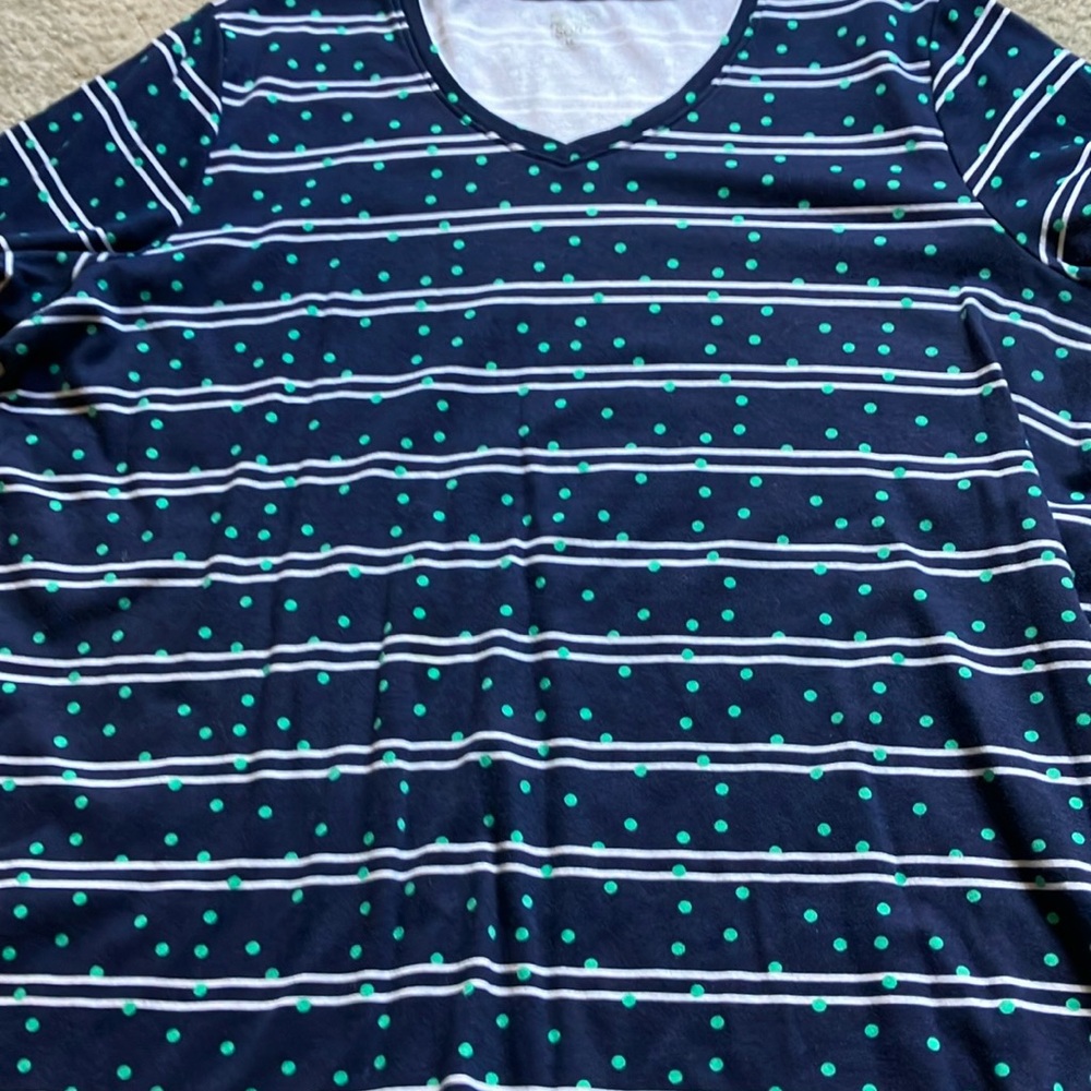 V neck dot & stripe tee